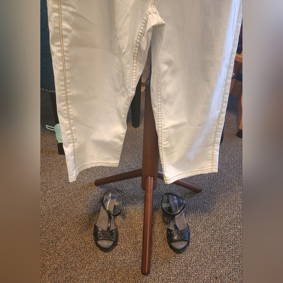 TRIBAL JEANS Capris Off-White - Picture 2 of 10